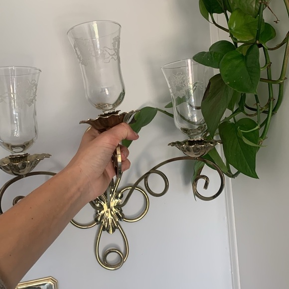 Set Of 2 Vintage Brass Flower Wall Mount Candelabra Three Arm Mount 
Ornate gold - Picture 8 of 16